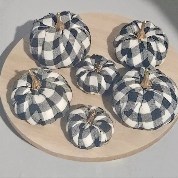 BLACK AND WHITE SET OF 6 PIECES HARVEST DECORATIVE PUNKIN - Picture 1 of 4